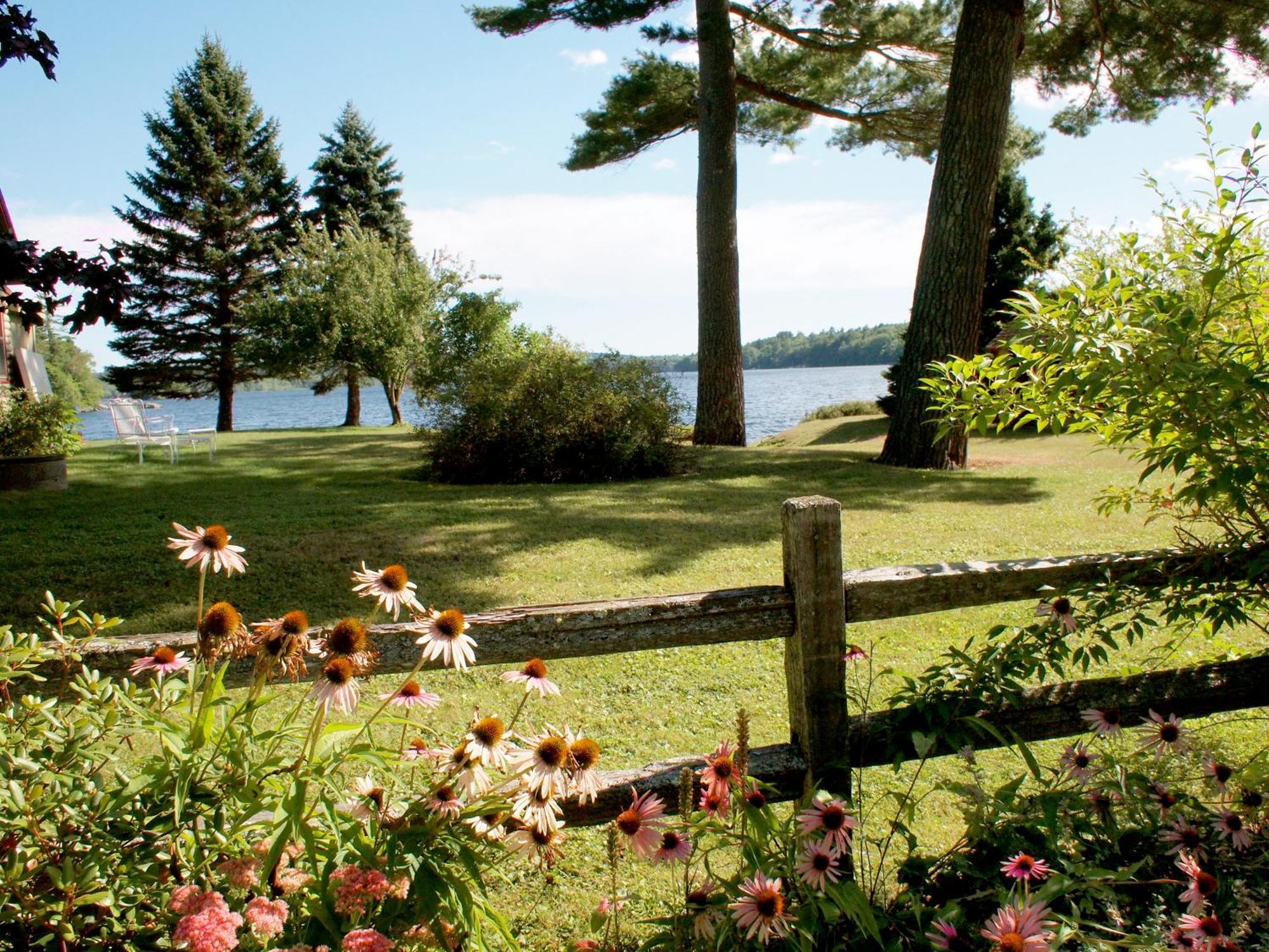 Alamoosook Lakeside Inn Orland ภายนอก รูปภาพ