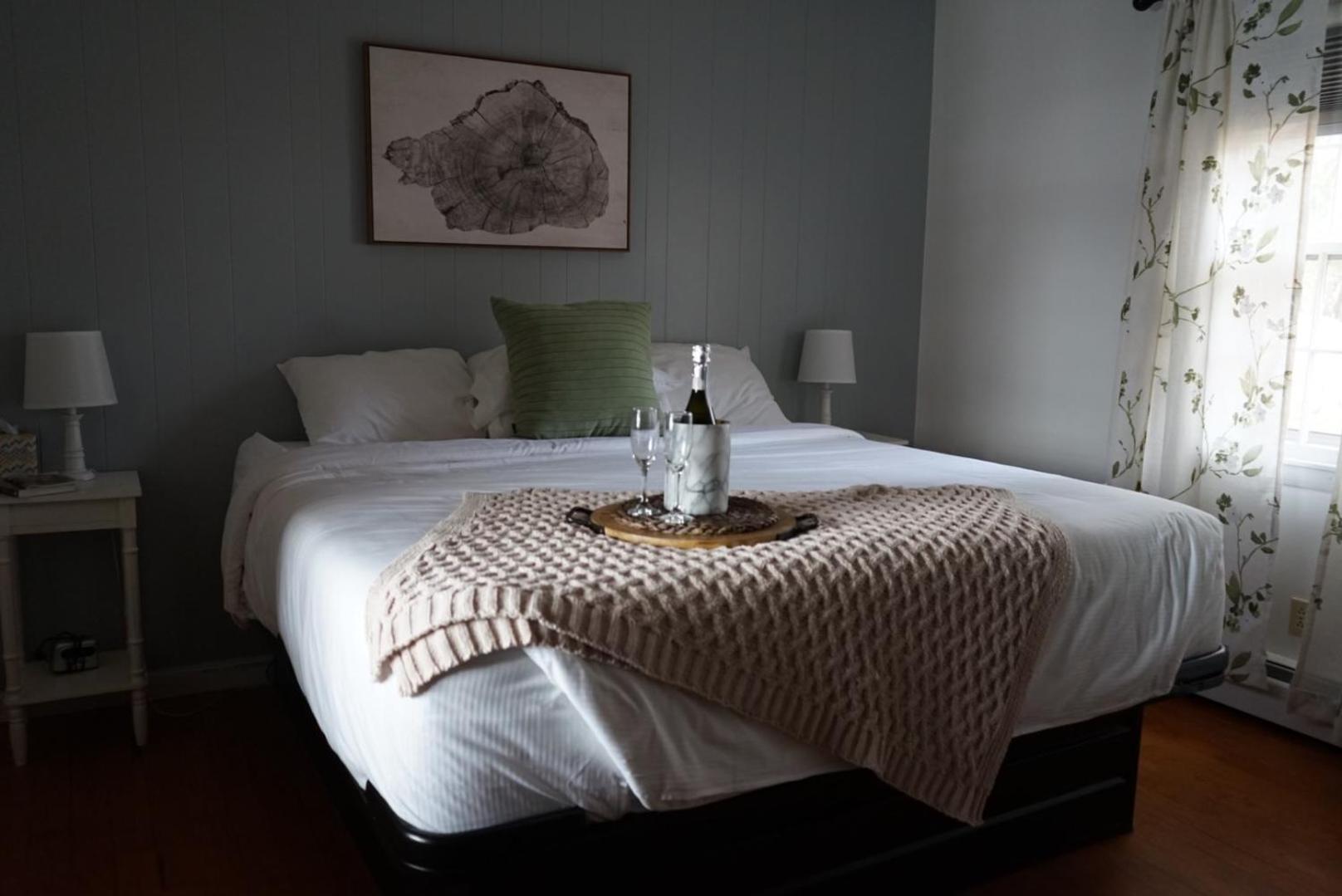 Alamoosook Lakeside Inn Orland ภายนอก รูปภาพ